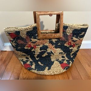 Woven straw printed bag with wooden handles